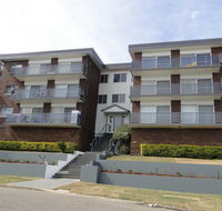 4 'Adriana' 83 Ronald Avenue - open plan living with backyard - Accommodation Australia