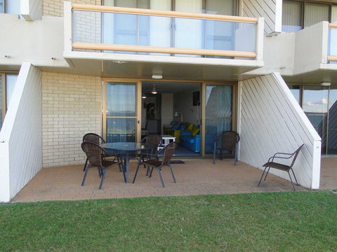 4 'Harbourside' 3-7 Soldiers Point Road - Ground Floor On The Waterfront - Local Tourism 3