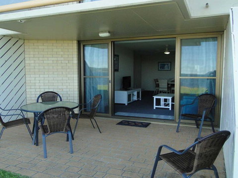 4 'Harbourside' 3-7 Soldiers Point Road - Ground Floor On The Waterfront - Local Tourism 1