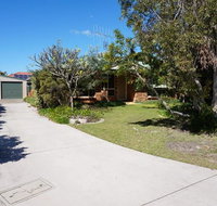 4 Boronia Place - Rainbow Beach Perfect convenient location Fenced yard - Accommodation Australia