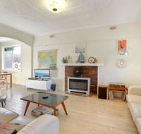 4 MONTROSE AVE - retro home in the heart of town - Local Tourism