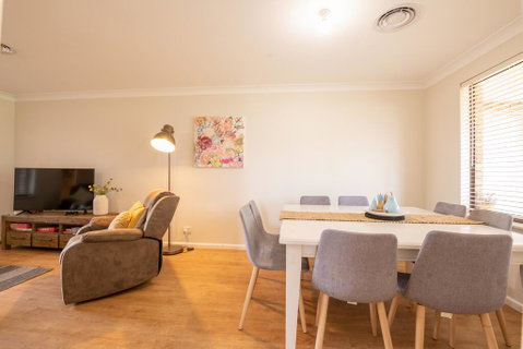 42 Rosemary Lane - Central Orange - Spacious Family Home - Quiet Lane - Accommodation Australia 3