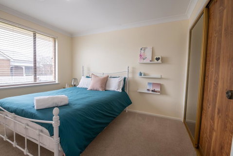42 Rosemary Lane - Central Orange - Spacious Family Home - Quiet Lane - Accommodation Australia 2