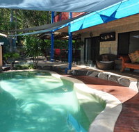 43 Double Island Drive - Two level holiday home with swimming pool. Located close to beach and CBD - Accommodation Australia
