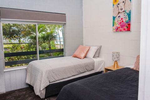 454 Charlton Esplanade Apartment - Local Tourism 1