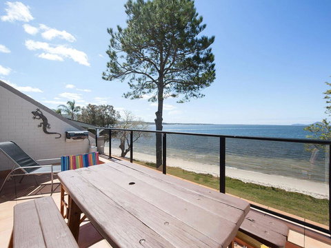 5 'Casuarina's ' 33 Soldiers Point Road - Superb Waterfront Unit - Local Tourism 1