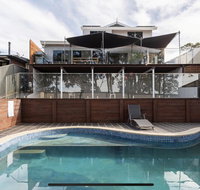 5 bedroom with POOL and Studio Vues Relaxantes - Accommodation Australia