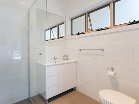 5 Bent Street - Huge House With Foxtel & Aircon - Accommodation Australia 2