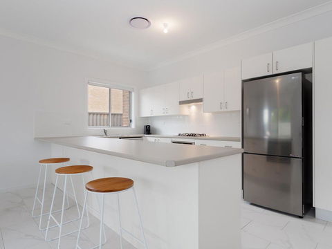 5B BENT STREET - LARGE HOUSE WITH DUCTED AIR CON, WIFI & FOXTEL - Local Tourism 2