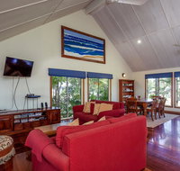6 Ilmenite Avenue - Coastal beach shack within walking distance to patrolled beach and CBD - Accommodation Australia