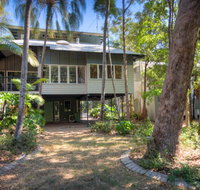 6 Satinwood Drive - Rainbow Shores Stylish Beach House Free WiFi - Accommodation Australia