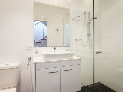 7 Judith Street - Stunning Duplex With Ducted Air - Local Tourism 3
