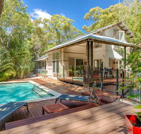 7 Naiad Court - Rainbow Shores Perfect Beach House Swimming Pool and Walk To Beach Aircon Wi-Fi - Accommodation Australia