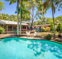 8 Satinwood Drive - Rainbow Shores Architecturally Designed Pool Walk to Beach - Accommodation Australia