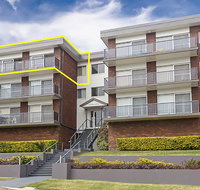 9 'Adriana' 83 Ronald Avenue - fabulous views  aircon - Accommodation Australia