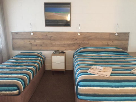 A & A Motel - Local Tourism 3