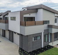 A brand new private townhouse - Accommodation Australia