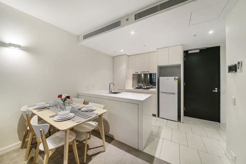 A Central & Cozy 2BR Apt Near Federation Square - Local Tourism 2