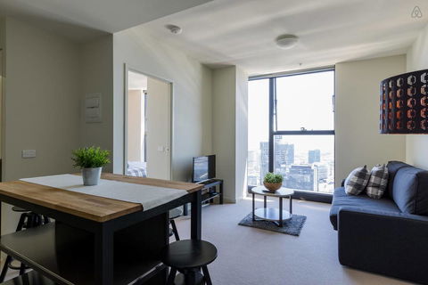 A Cozy CBD Suite With Spectacular City Views - Accommodation Australia 0