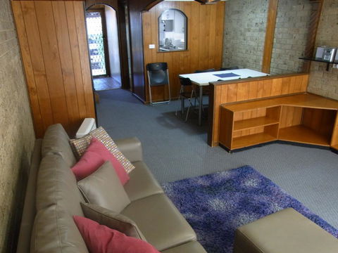 A Furnished Townhouse In Goulburn - Accommodation Australia 2