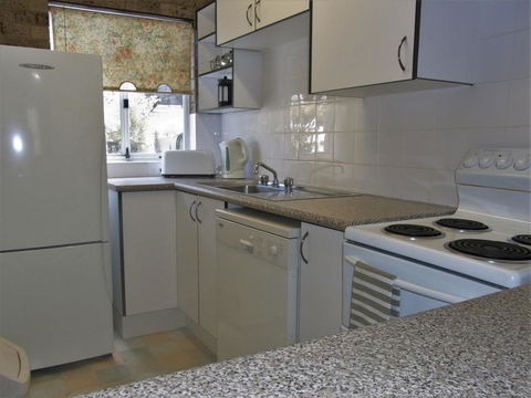 A Furnished Townhouse In Goulburn - Accommodation Australia 1
