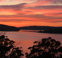 A Lakehouse Escape - Accommodation Australia