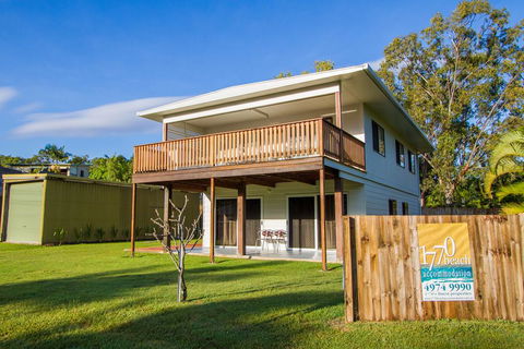 A Lure - Australia Shopping 1