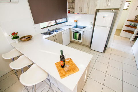 A Lure - Australia Shopping 3