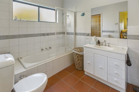 A Mariners Place - BEST Location In Town! - Australia Shopping 1