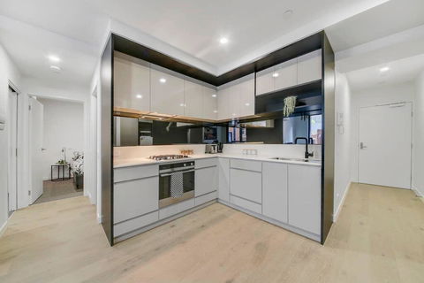 A Modern 2BR Apt, 5-min Walk To Melbourne Central - Accommodation Australia 2