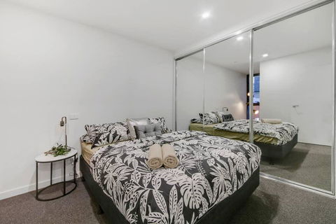 A Modern 2BR Apt, 5-min Walk To Melbourne Central - Accommodation Australia 1