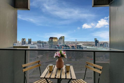 A Modern 2BR CBD Apt, City Views, FREE Parking - Accommodation Australia 1
