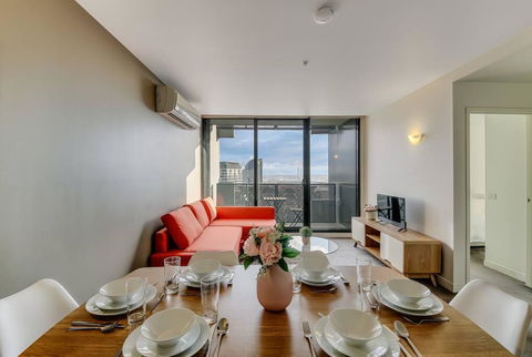 A Modern 2BR CBD Apt, City Views, FREE Parking - Accommodation Australia 3