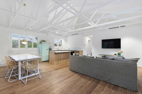 A PERFECT STAY - Sunset Beach - Summer Breeze - Accommodation Australia 0