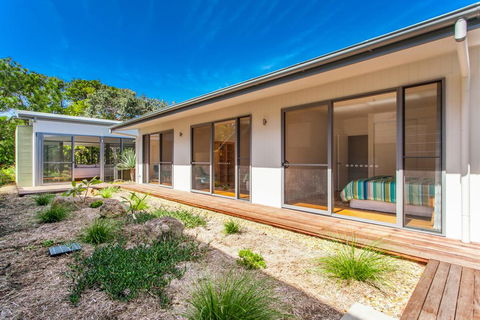 A SWEET ESCAPE - Beachfront Tranquility - Accommodation Australia 1