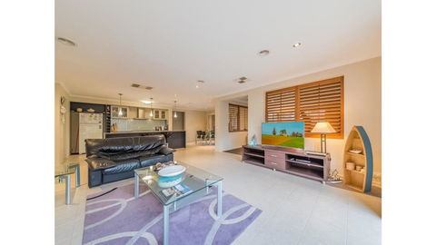 A TOUCH OF CLASS - PET FRIENDLY (OUTSIDE ONLY) - Accommodation Australia 2