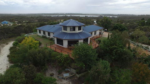 A Tranquil Retreat - Australia Shopping 0
