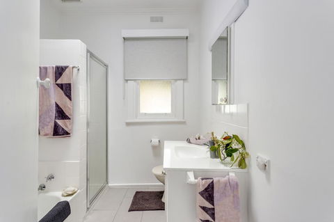 A Wave From It All - Accommodation Australia 1