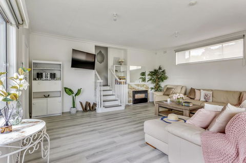 A Wave From It All - Accommodation Australia 2