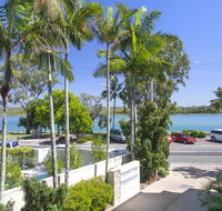 Aarons Luxury Retreat - Australia Shopping