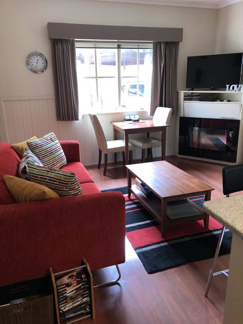 About Time Retreats- Studio Three - Bed n Breakfasts 3