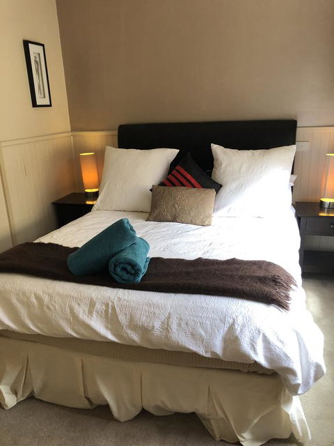 About Time Retreats- Studio Three - Bed n Breakfasts 2
