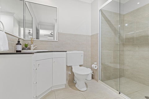 Above And Beyond - Beautiful Home With Pool - Accommodation Australia 3