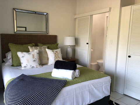 Absolute Beachfront - Accommodation Australia 1