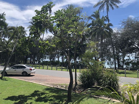 Absolute Beachfront - Accommodation Australia 3