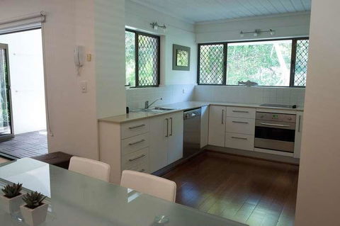 Absolute Beachfront - Mooloolaba - Accommodation Australia 3