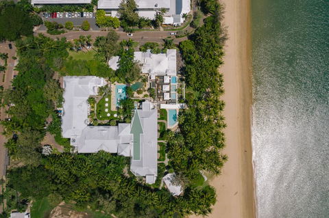 Absolute Beachfront Apt. With Private Pool In Alamanda Beachfront Resort (48) - Accommodation Australia 1