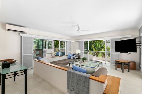 Absolute Beachfront Apt. With Private Pool In Alamanda Beachfront Resort (48) - Accommodation Australia 3