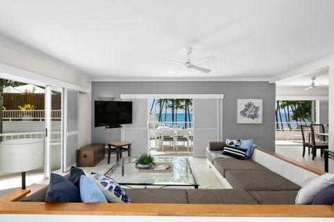 Absolute Beachfront Apt. With Private Pool In Alamanda Beachfront Resort (48) - Accommodation Australia 2