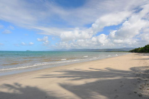 ABSOLUTE BEACHFRONT BLISS @ NEWELL BEACH - Australia Shopping 1